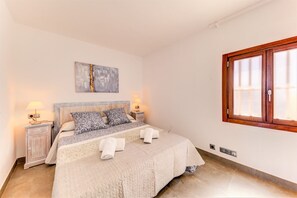 2 makuuhuonetta, silitysrauta/-lauta, ilmainen Wi-Fi, vuodevaatteet