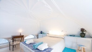 2 chambres, coffres-forts dans les chambres, fer et planche à repasser