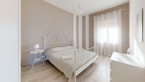 2 habitaciones, cuna de viaje, wifi y ropa de cama 