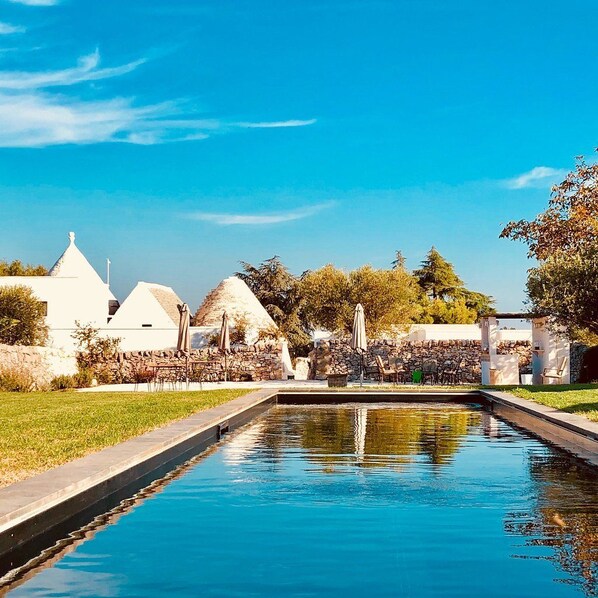 Seasonal outdoor pool, open 8:30 AM to 7:00 PM, pool umbrellas