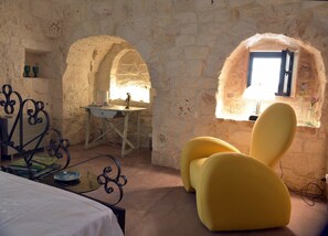 Egyptian cotton sheets, premium bedding, down duvets, memory-foam beds - Fatuaria (Ostuni)