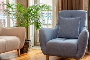 Apartment | Wohnbereich | Flachbildfernseher