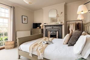 Comfort Double Room, Private Bathroom | Individually decorated, individually furnished, iron/ironing board
