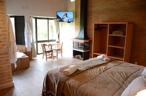 Romantic Double Room (Hidro) | Blackout drapes, soundproofing, free WiFi, bed sheets - Terrazzo dos Alpes (Camanducaia)