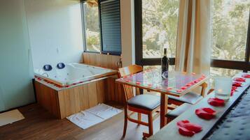 Verduisterende gordijnen, geluiddichte muren, gratis wifi, beddengoed