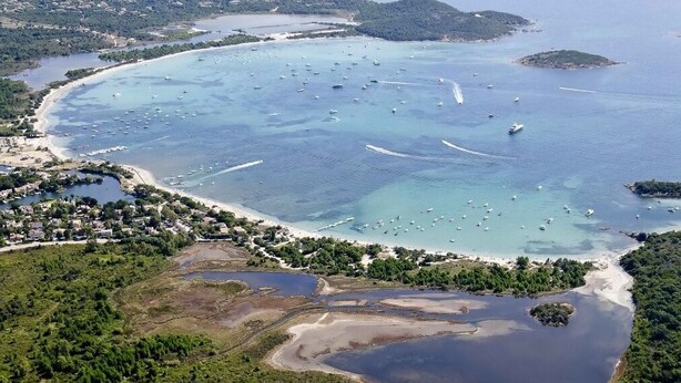 An aerial view of a coastal area with a beach, boats, and a small town. - PORTO VECCHIO CALA ROSSA - BEAUTIFUL AIR-CONDITIONED APARTMENT 800M FROM THE BEACH (Lecci)