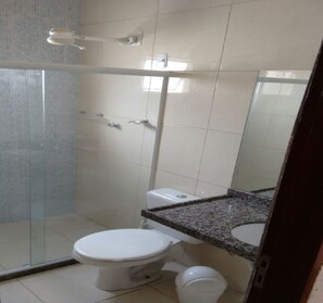 Huis, Meerdere bedden, niet-roken | Badkamer | Een douche, handdoeken