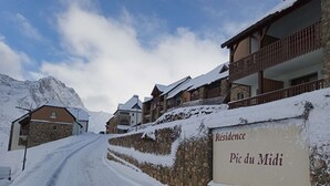 A snow-covered road leading to a building labeled "Residence Pic du Midi." - Pleasant T2, parking - 4 guests (La Mongie)