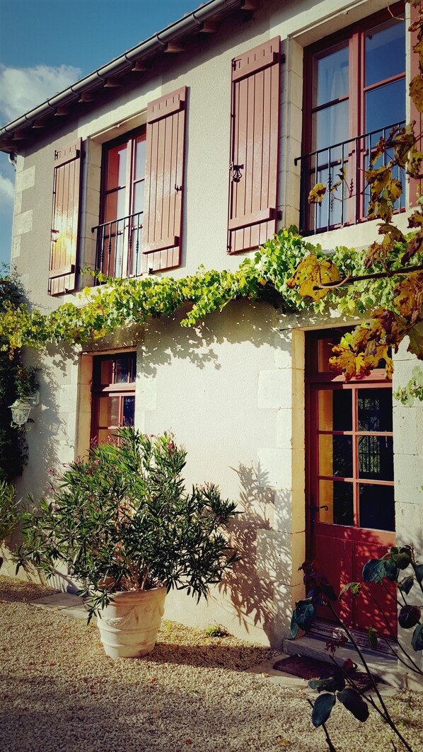 Exterior detail - Charming cottage in the countryside, in the land of Futuroscope (persac)