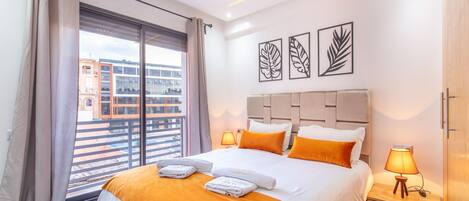 2 bedrooms, internet, bed sheets