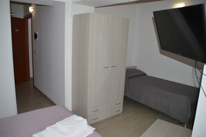 Traditional Triple Room (Vendicari) | Premium bedding, desk, blackout drapes, free WiFi - Il Veliero (Pachino)