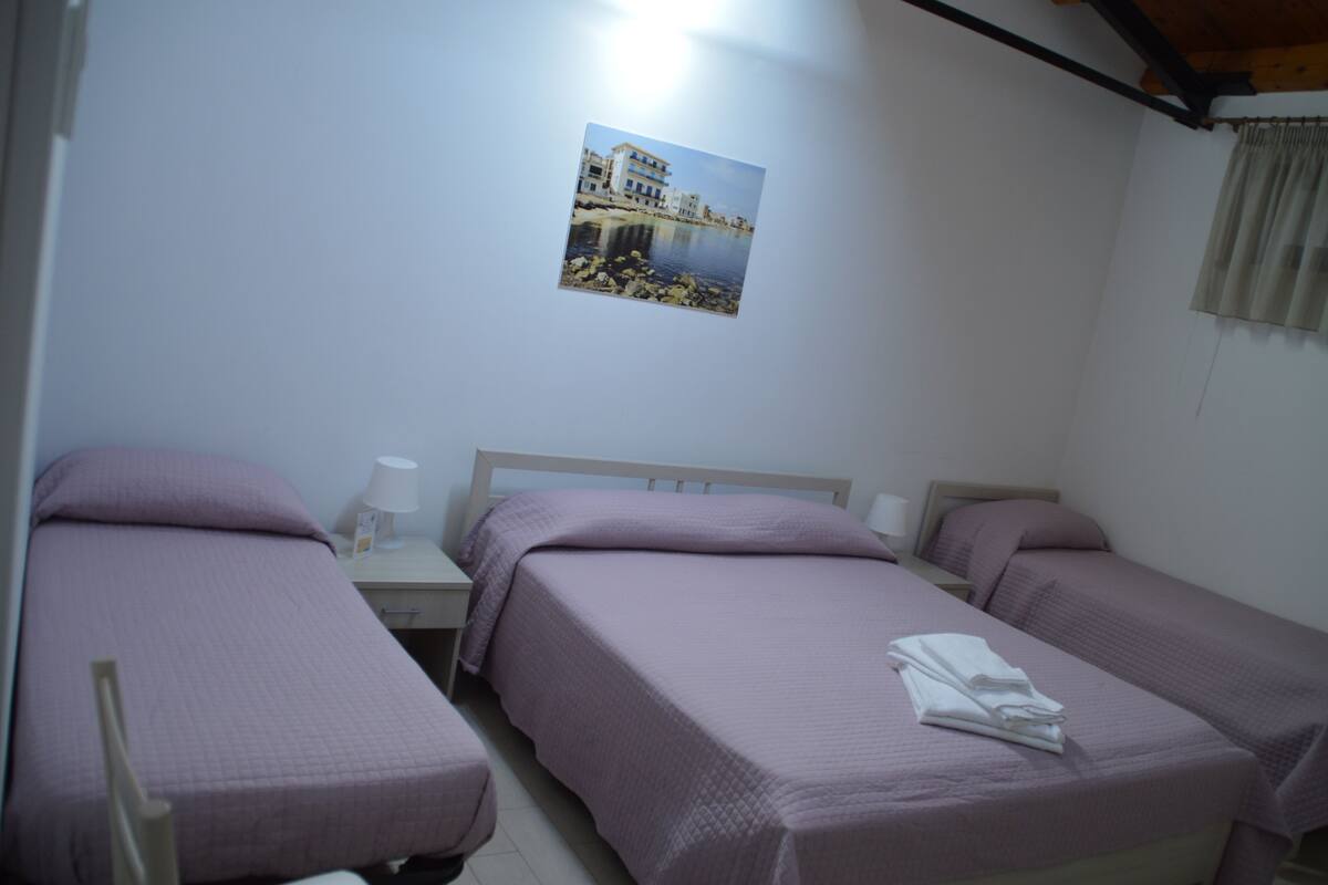 Premium bedding, desk, blackout curtains, free WiFi