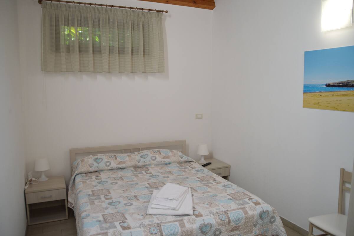 Premium bedding, desk, blackout curtains, free WiFi