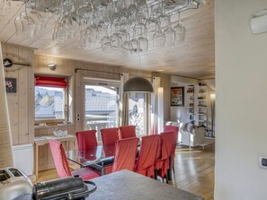 Dining - 4-Bed Apartment with Wifi and Parking - Megève Center (Megève)