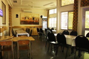 Frühstück, Mittagessen, Abendessen, lokale und internationale Küche 