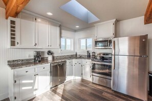 冰箱、微波炉、烤箱、炉灶