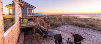 #156 Drift Inn · Stunning oceanfront views, spacious family home