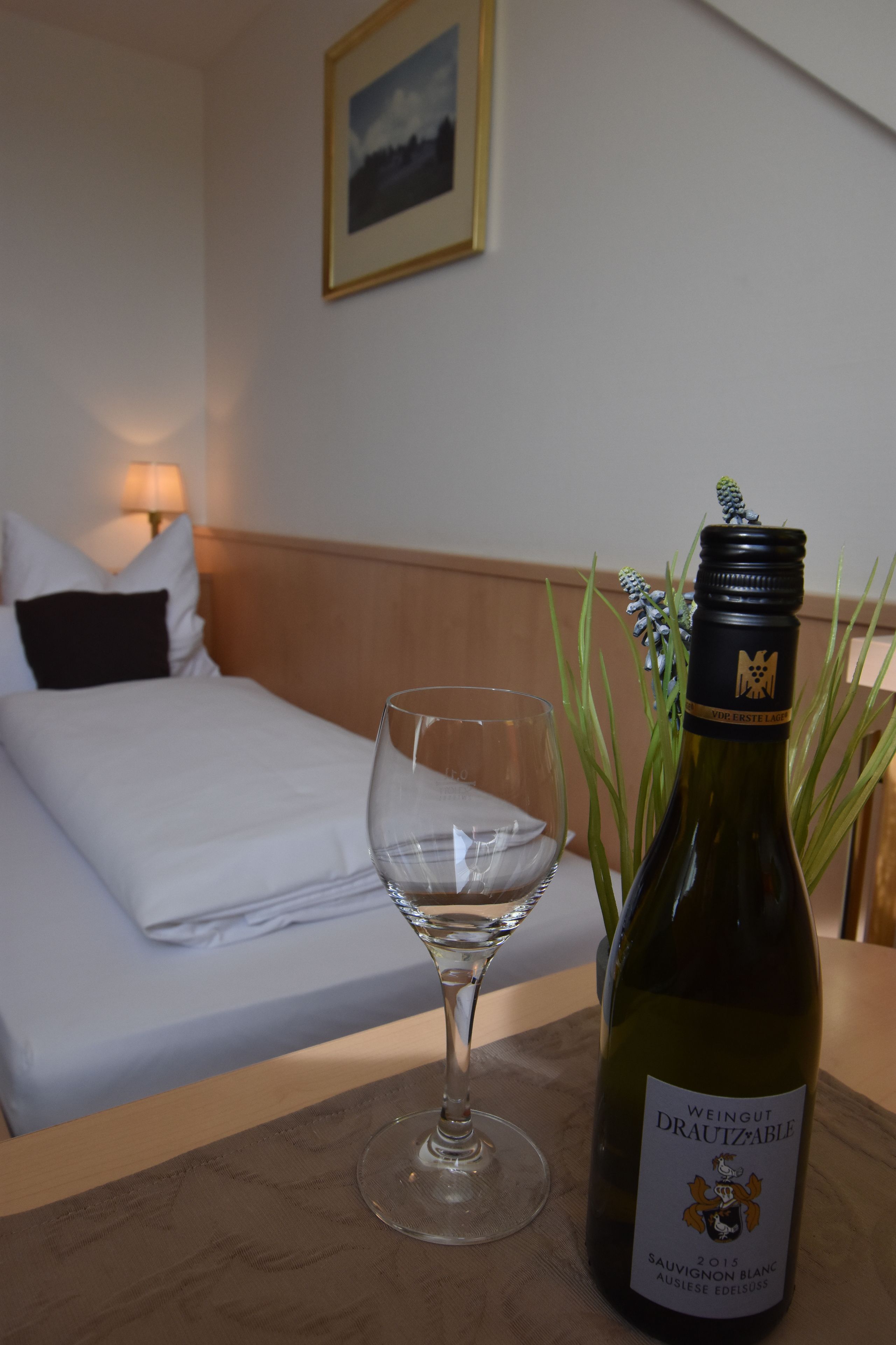 comfort single room, 1 single bed, non smoking | 1 bedroom, minibar, in-room safe, individually decorated