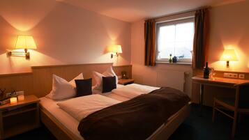 Comfort Double Room, Non Smoking | Minibar, in-room safe, individually decorated, desk