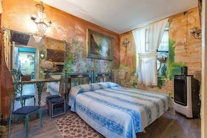 Habitación estándar con 1 cama matrimonial o 2 individuales | Ropa de cama de alta calidad, escritorio, wifi gratis y ropa de cama 
