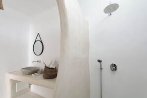 Duplex, Jetted Tub | Bathroom | Shower, rainfall showerhead, hair dryer, towels