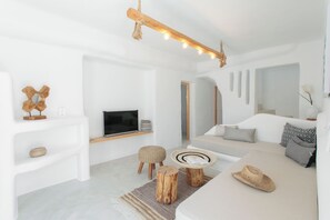 듀플렉스, 분사식 욕조 | 거실 공간 | 위성 채널 시청이 가능한 32인치 TV