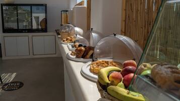 Café da manhã com buffet grátis todos os dias