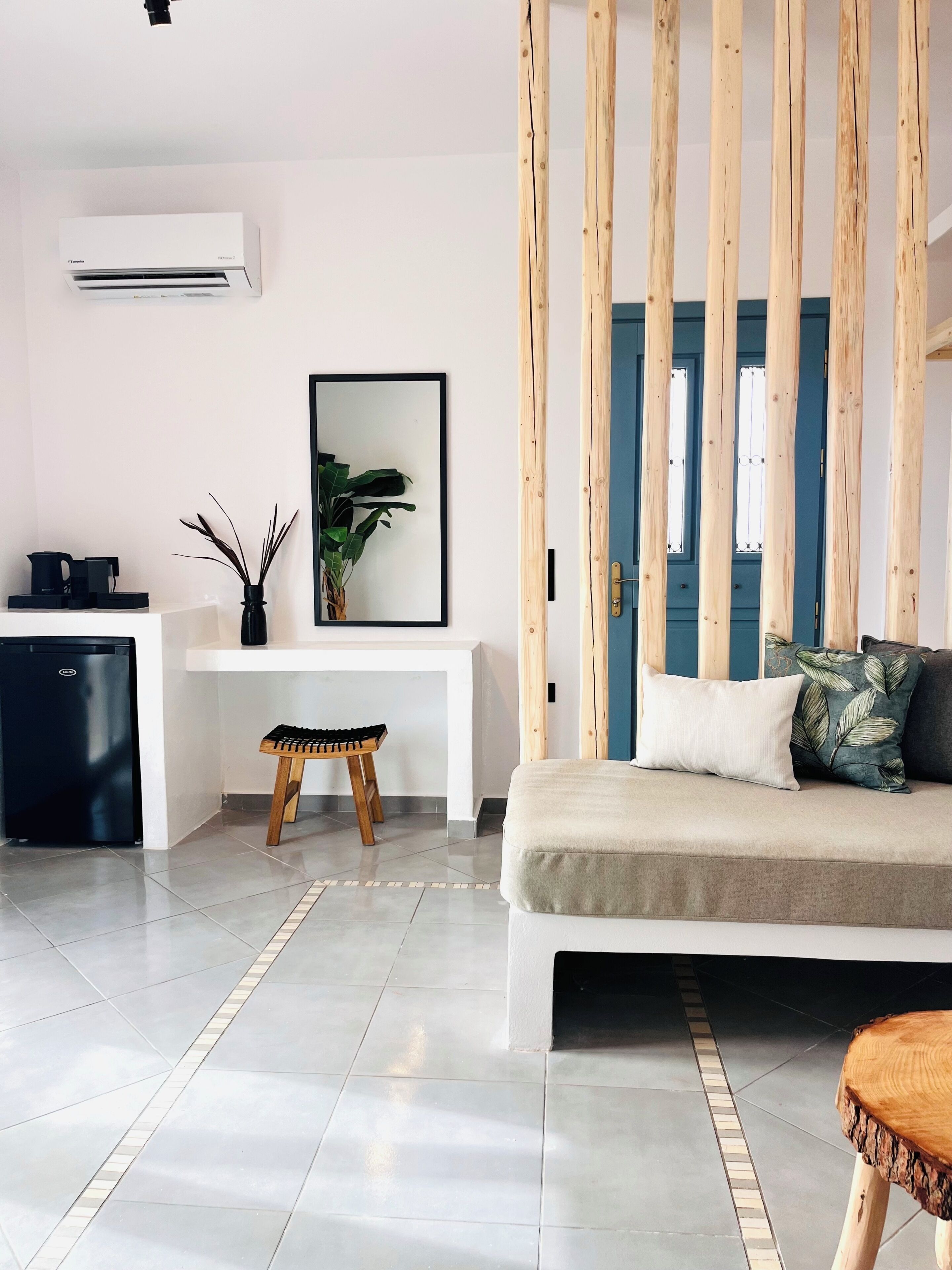 Family Apartment, 1 Bedroom, Hot Tub, Sea View | Living area