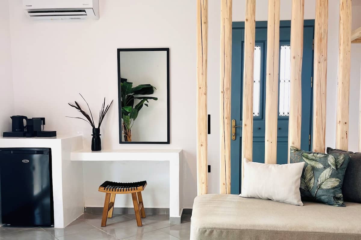 Family Apartment, 1 Bedroom, Hot Tub, Sea View | Living area