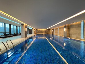 Innenpool, Rettungsschwimmer vor Ort