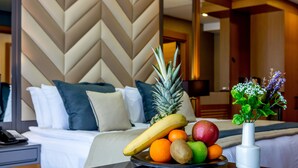 A hotel room with a bed, a bedside table with a phone, and a fruit bowl on a table. - Willmont Hotel (Balikesir)