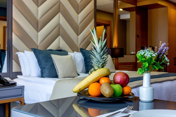 Standard-Doppel- oder -Zweibettzimmer | Hochwertige Bettwaren, Daunenbettdecken, kostenlose Minibar, Zimmersafe