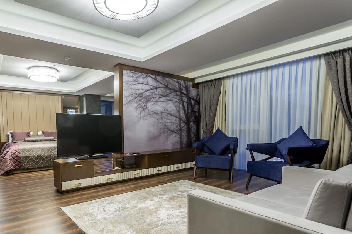 presidential suite | premium bedding, down duvets, free minibar, in-room safe