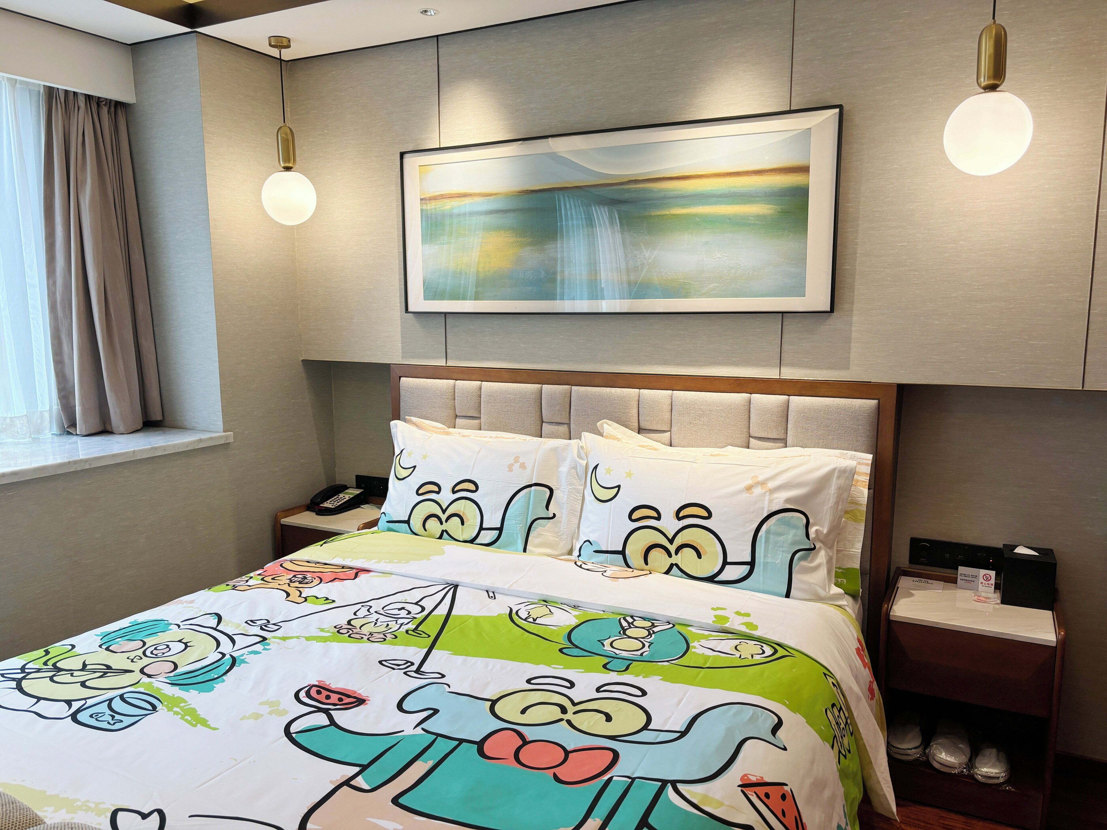 Ropa de cama de alta calidad y minibar 
