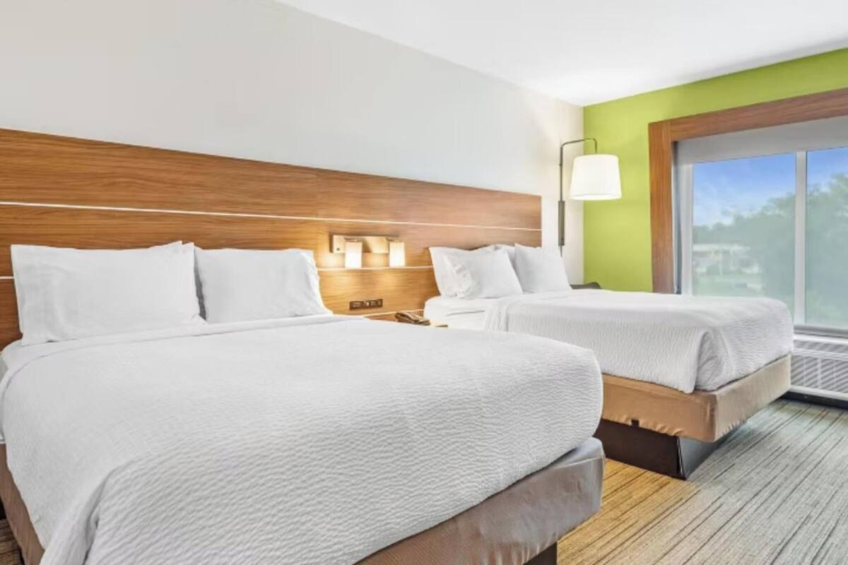 Desk, rollaway beds (free), WiFi (free), bed sheets