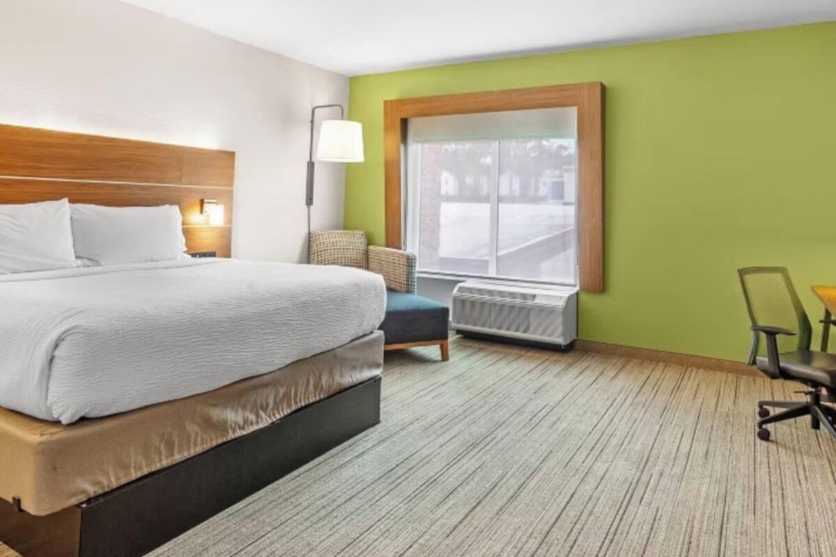 Desk, rollaway beds (free), WiFi (free), bed sheets