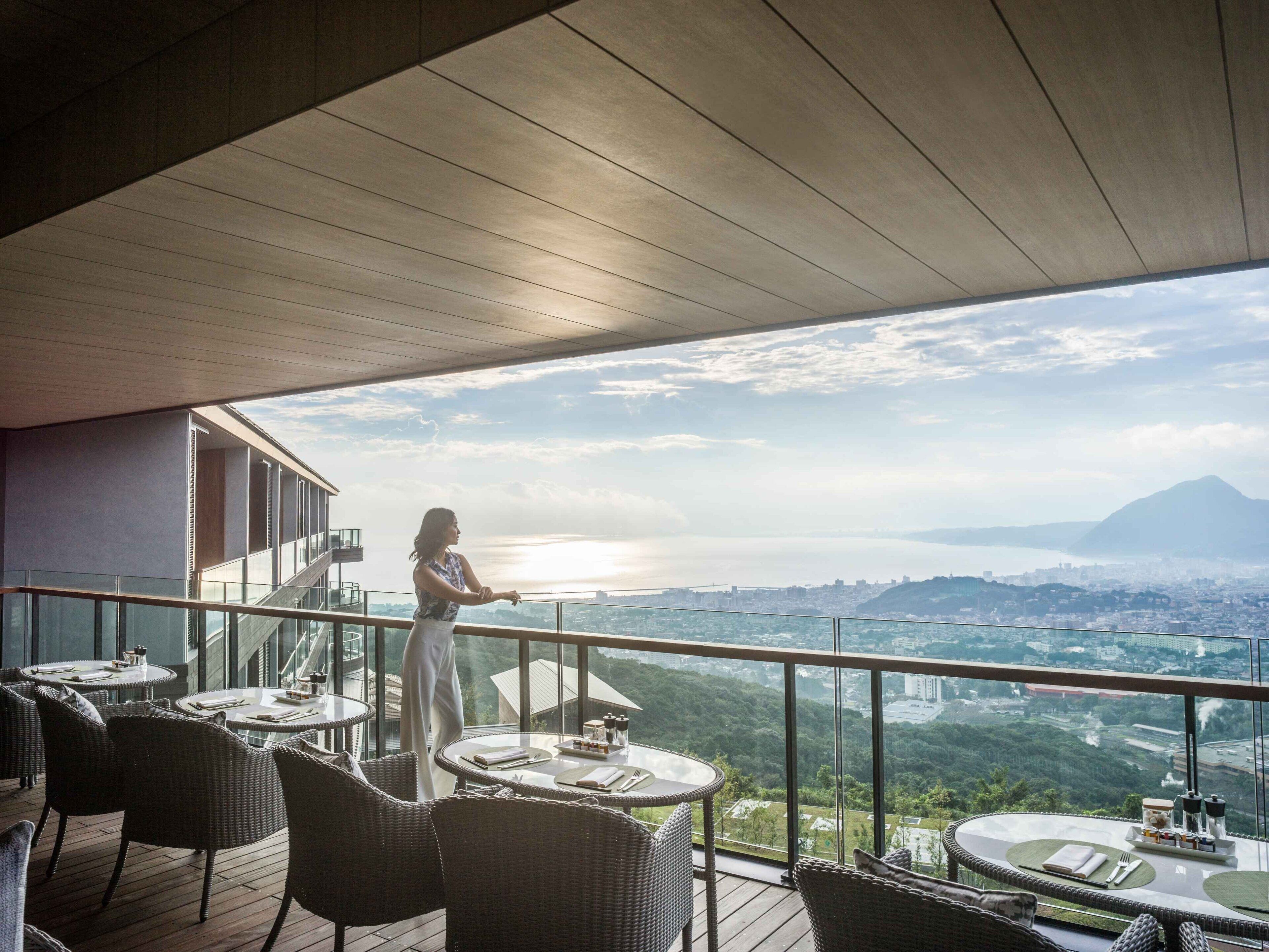 2 restaurants, breakfast, lunch served; local and international cuisine