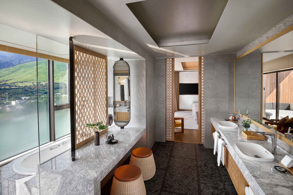 Premium Suite, 1 Single Bed (Panorama) | Bathroom