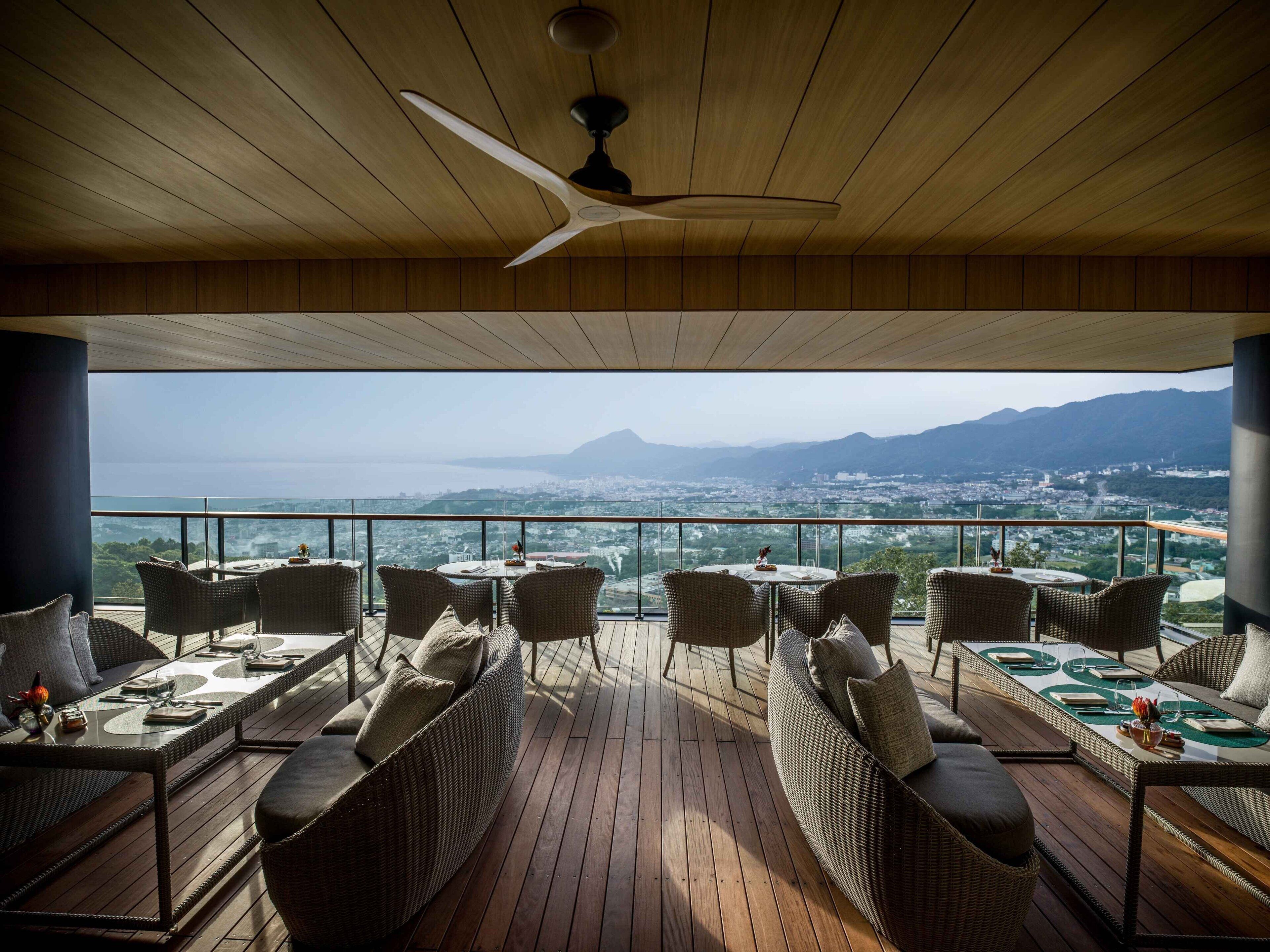 2 restaurants, breakfast, lunch served; local and international cuisine