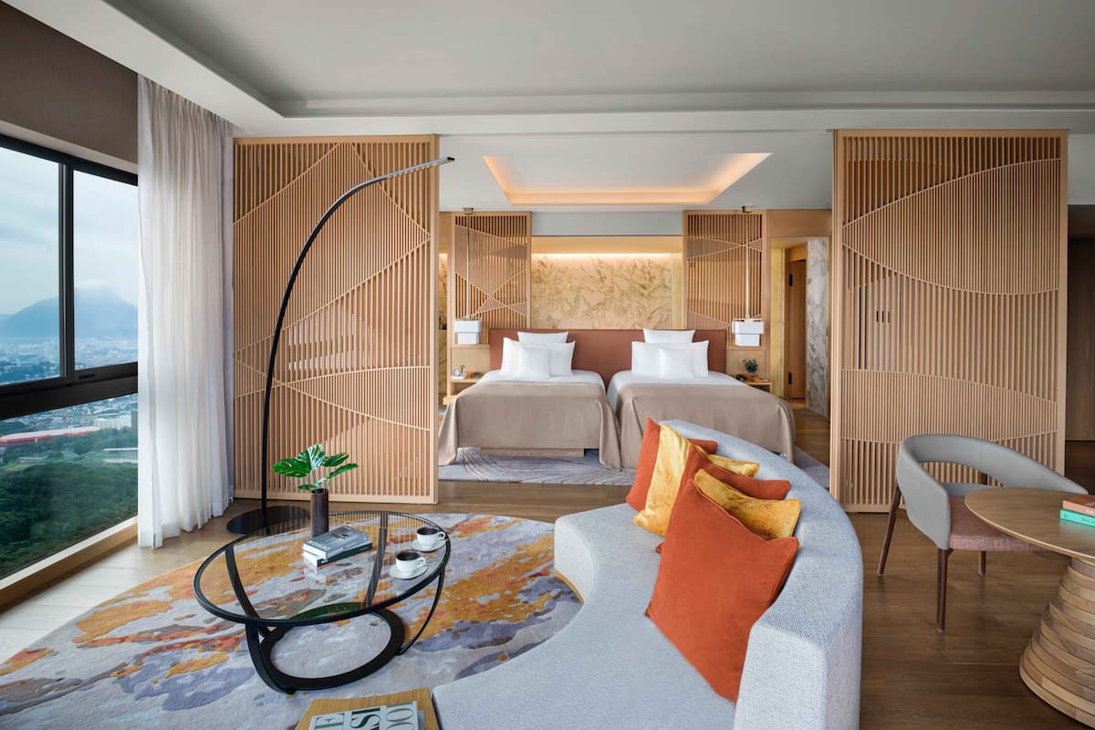 Ylelliset vuodevaatteet, untuvapeitot, memory foam -patjalliset sängyt