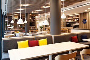 Free daily buffet breakfast  - Holiday Inn Express Mulheim - Ruhr by IHG (Muelheim an der Ruhr)