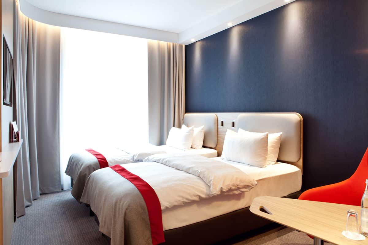 1 bedroom, premium bedding, desk, blackout drapes