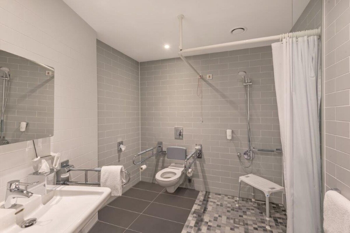 Standard Room, 1 Single Bed, Accessible | Hypo-allergenic bedding, desk, laptop workspace, blackout curtains
