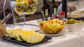 Daily full breakfast (EUR 12 per person)