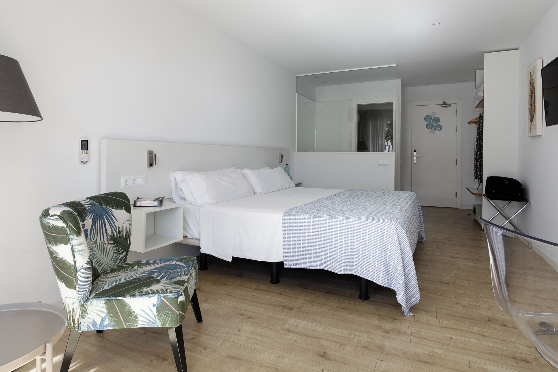 exclusive double room, non smoking, partial sea view | 1 bedroom, in-room safe, desk, free wifi