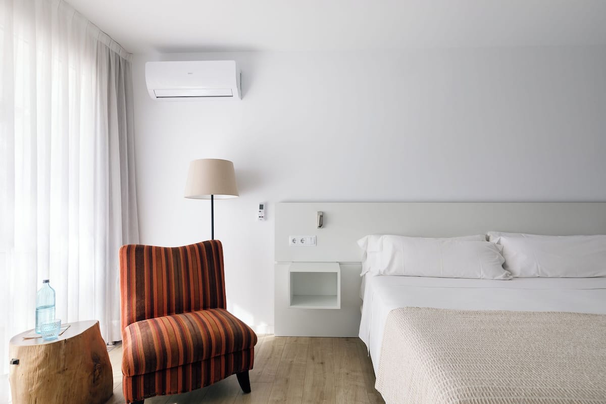 Chambre Double Supérieure, non-fumeurs | 1 chambre, coffres-forts dans les chambres, bureau, Wi-Fi gratuit