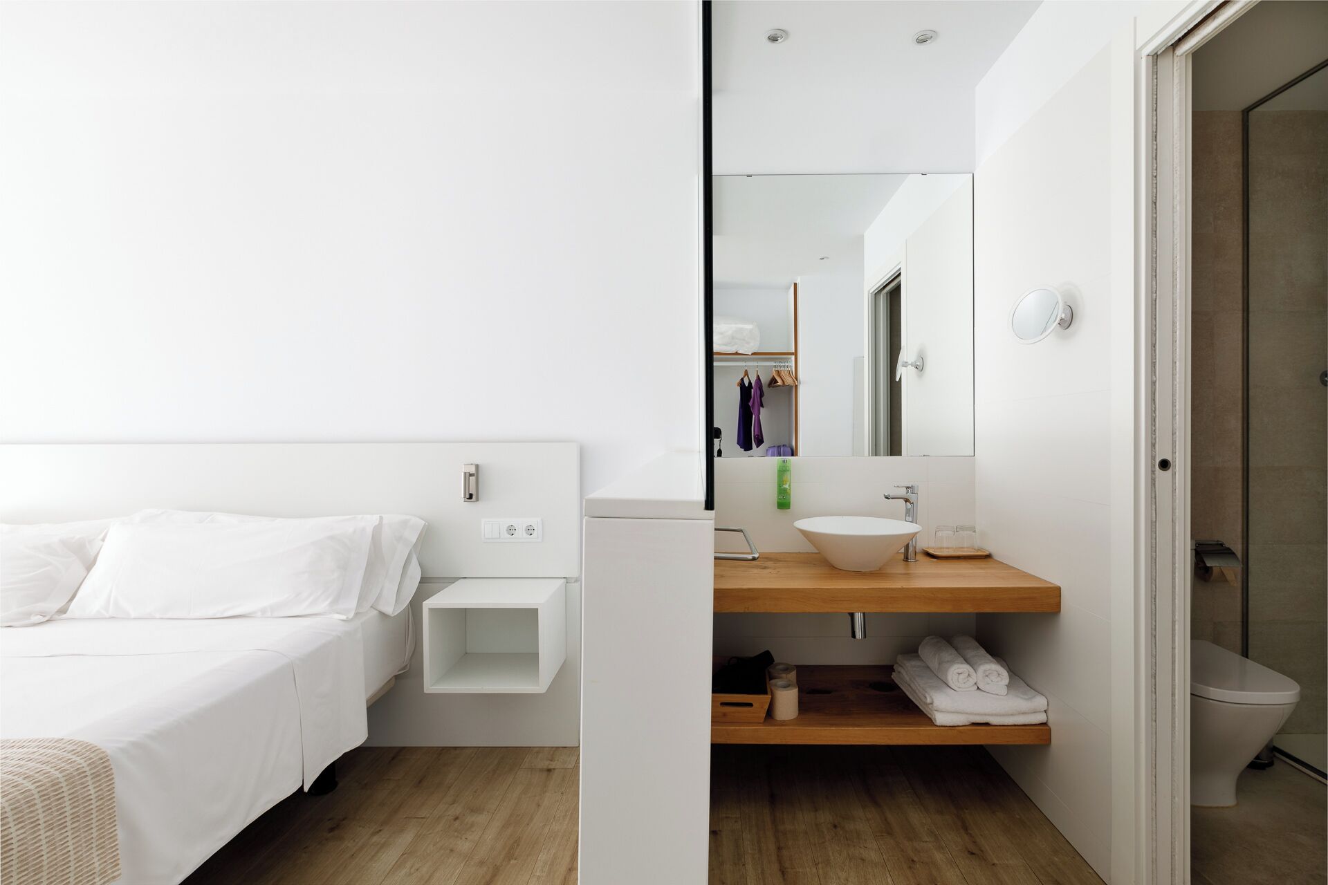 superior double room, non smoking | 1 bedroom, in-room safe, desk, free wifi