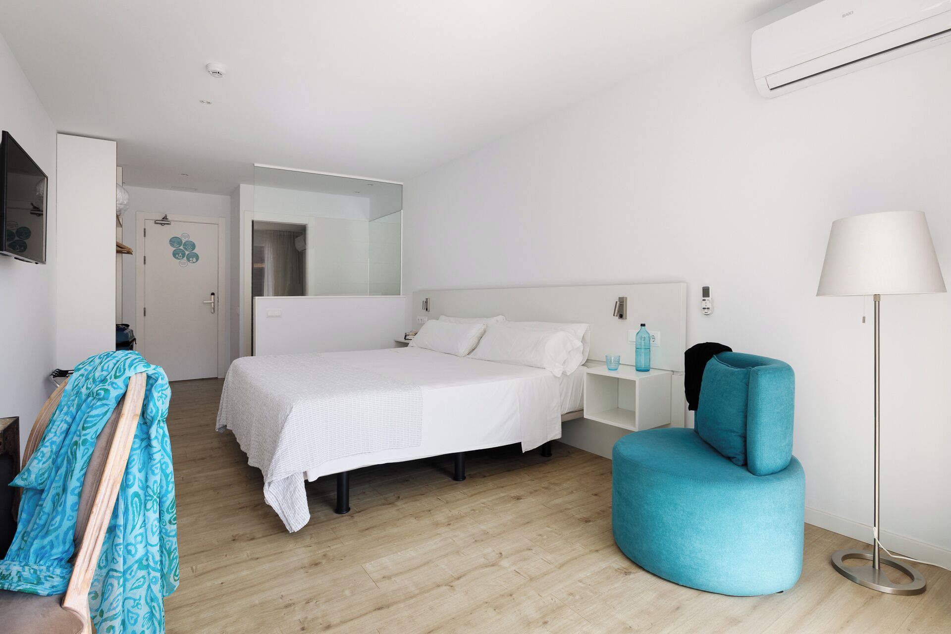 exclusive double room, non smoking, partial sea view | 1 bedroom, in-room safe, desk, free wifi