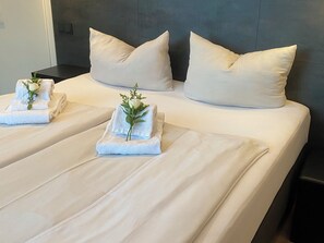 Gallery Apartment, 2 Bedrooms | In-room safe, individually furnished, laptop workspace, blackout drapes - Alte Postvilla (Oberammergau)
