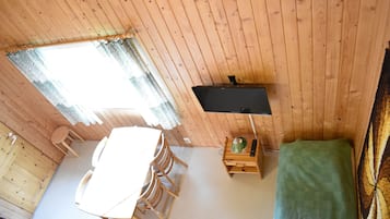 ファミリー アパートメント ガーデンビュー | リビングルーム | LED テレビ、卓球台